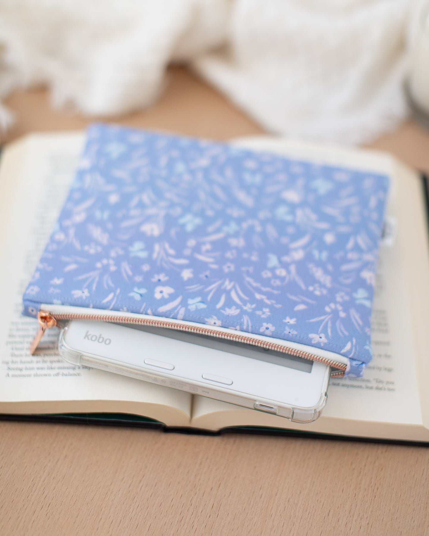 Butterfly Breeze E-Reader Zipper Sleeve