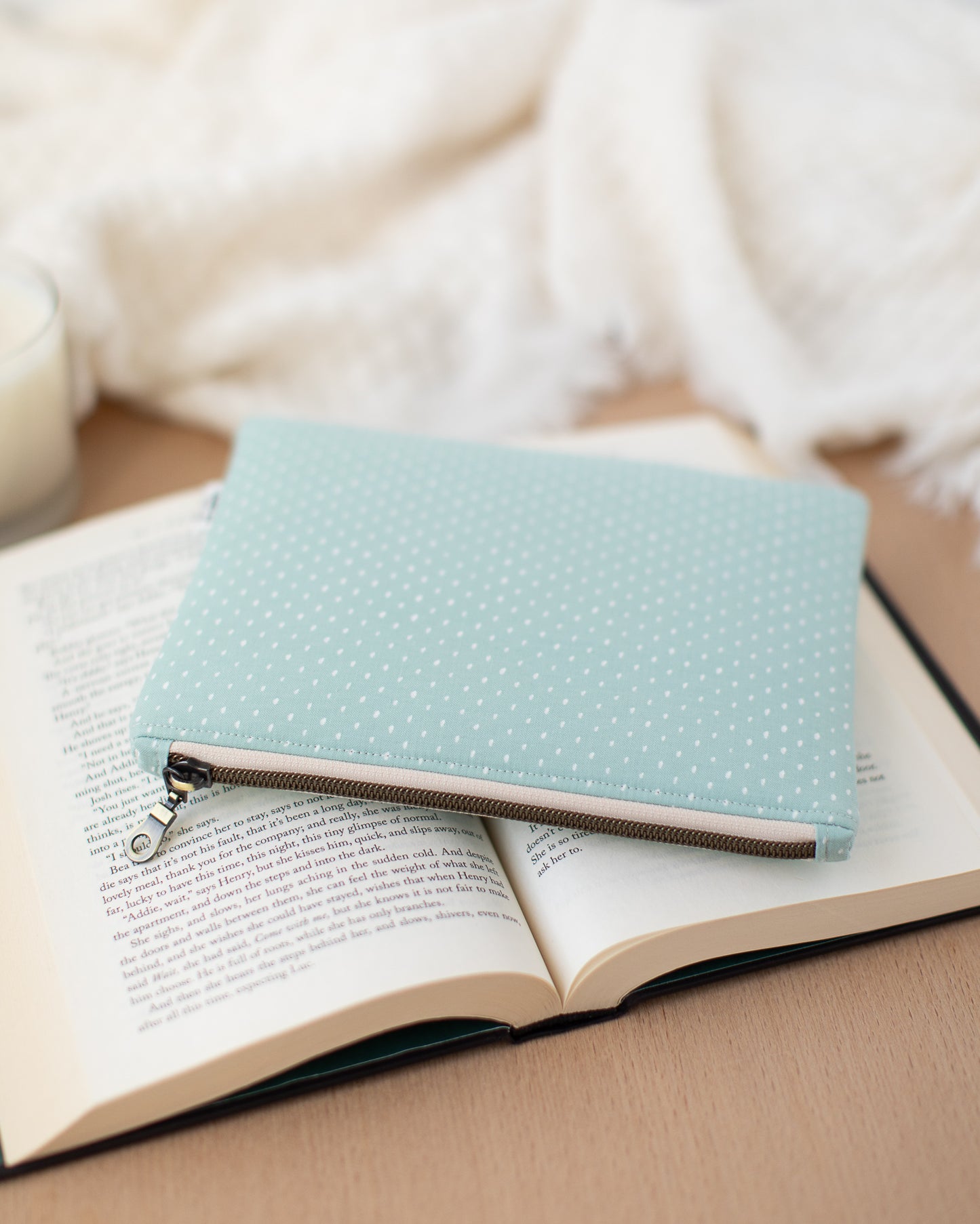 Mint Dots E-Reader Kobo Zipper Sleeve