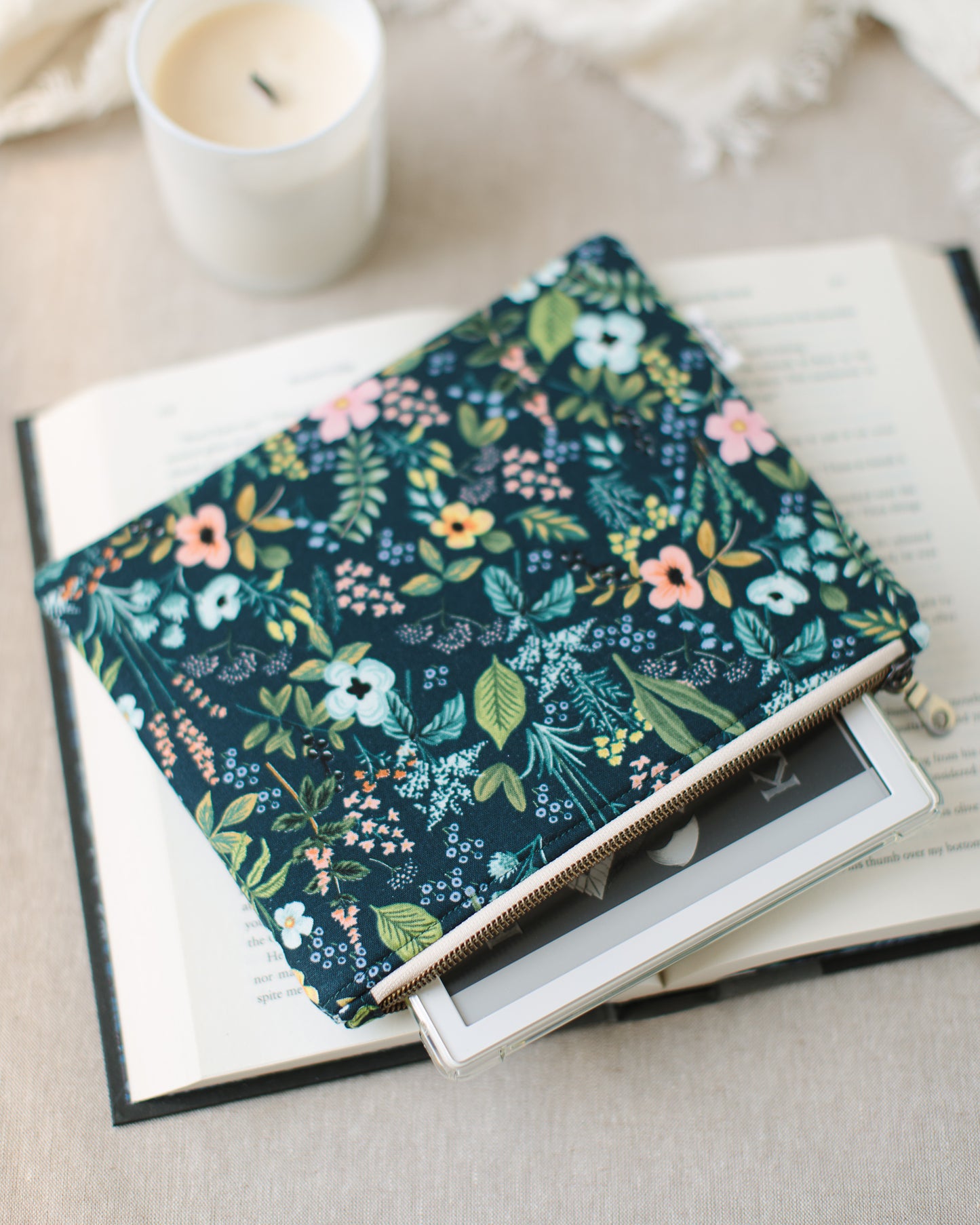 Midnight Garden E-Reader Zipper Sleeve