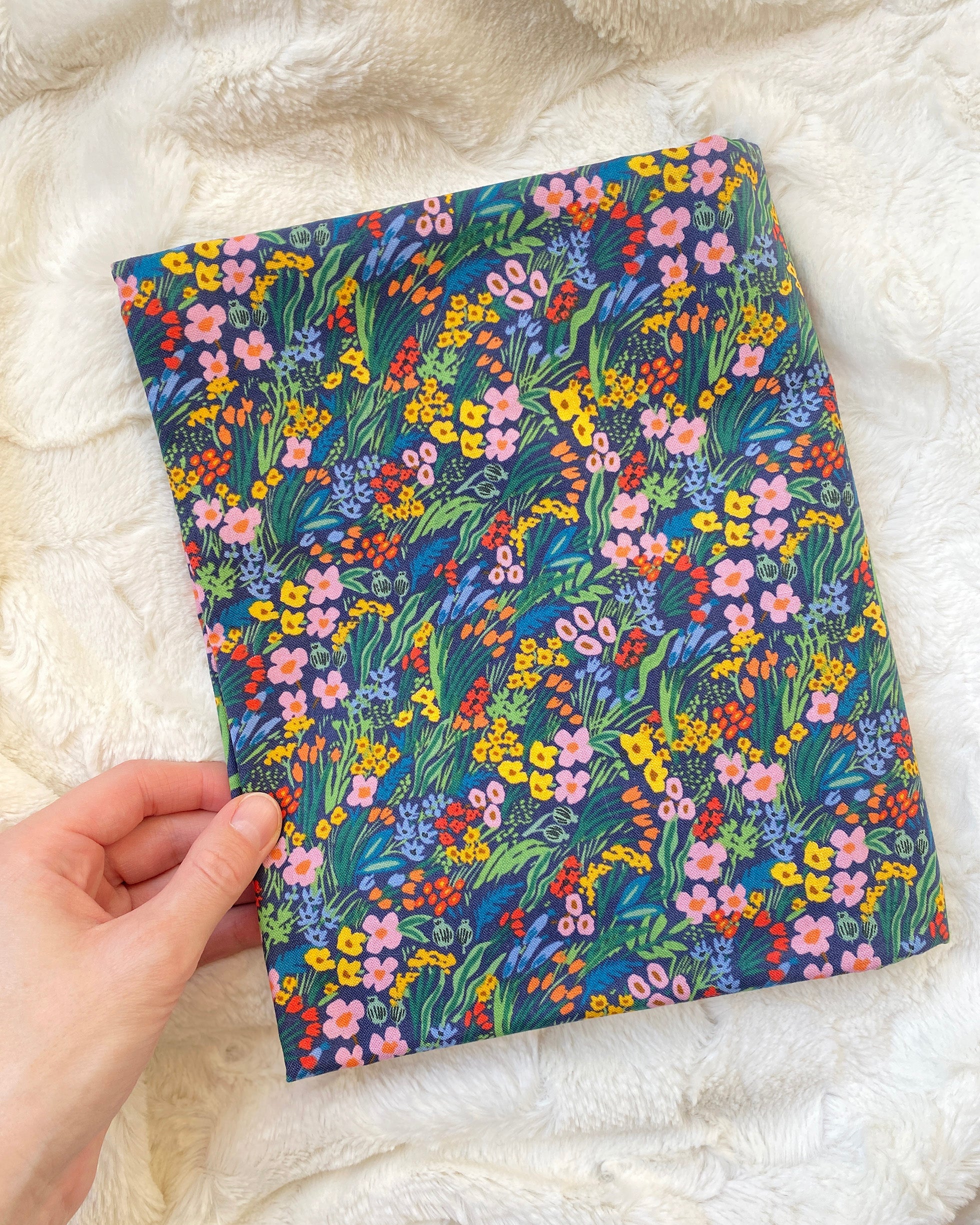 Bramble Floral E-Reader Sleeve – Bookish Cat Co