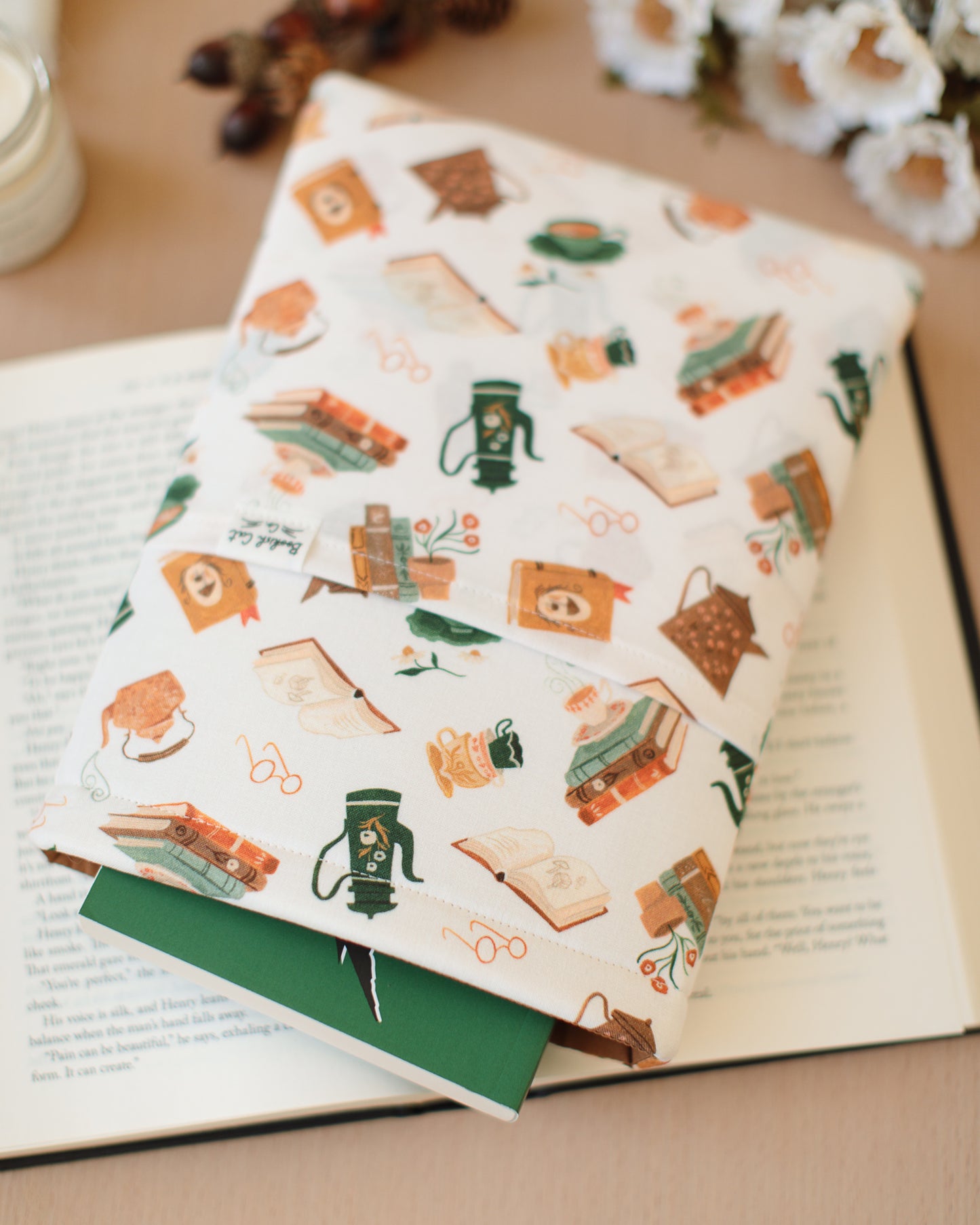 Cozy Bookish Book Sleeve