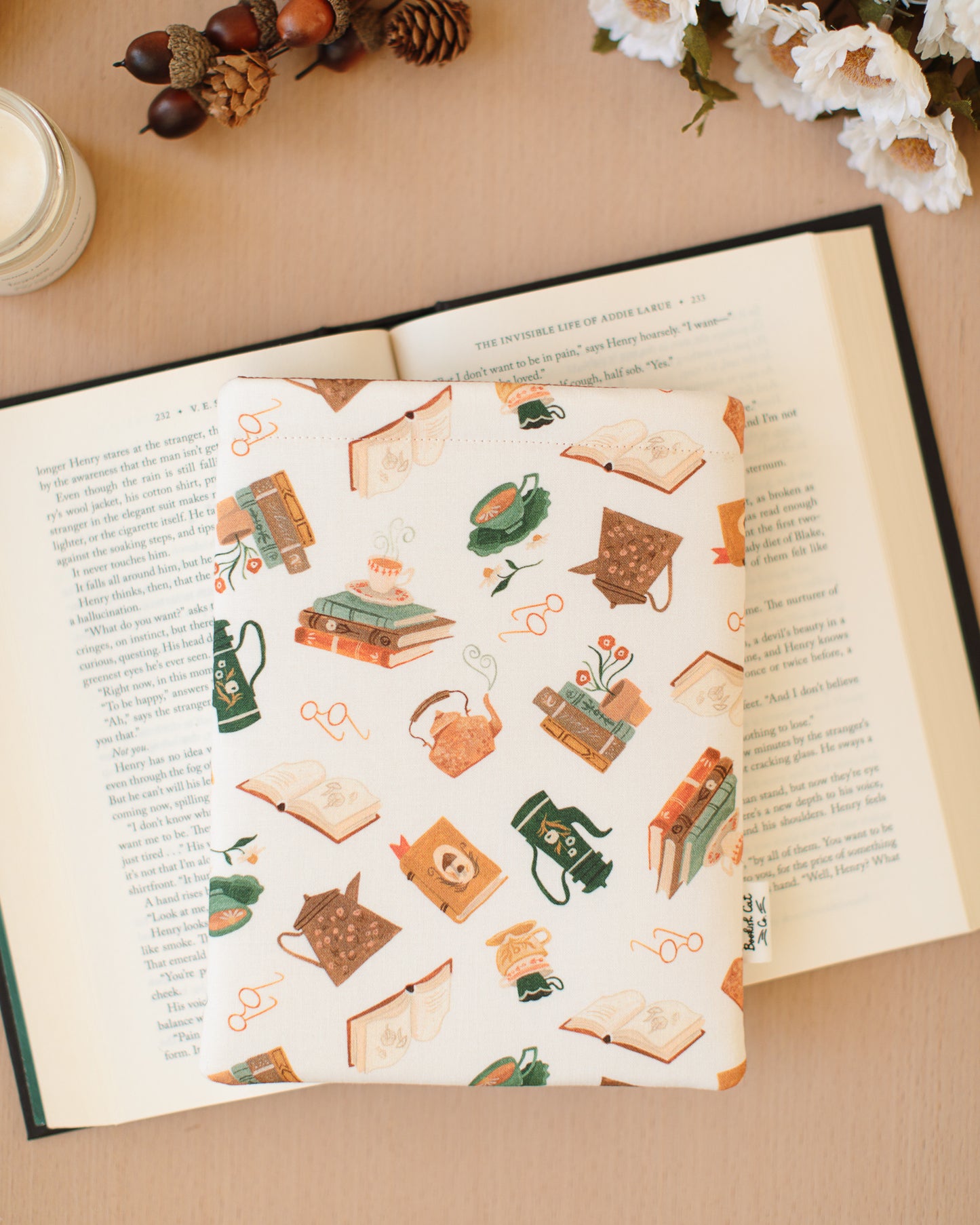 Cozy Bookish Book Sleeve