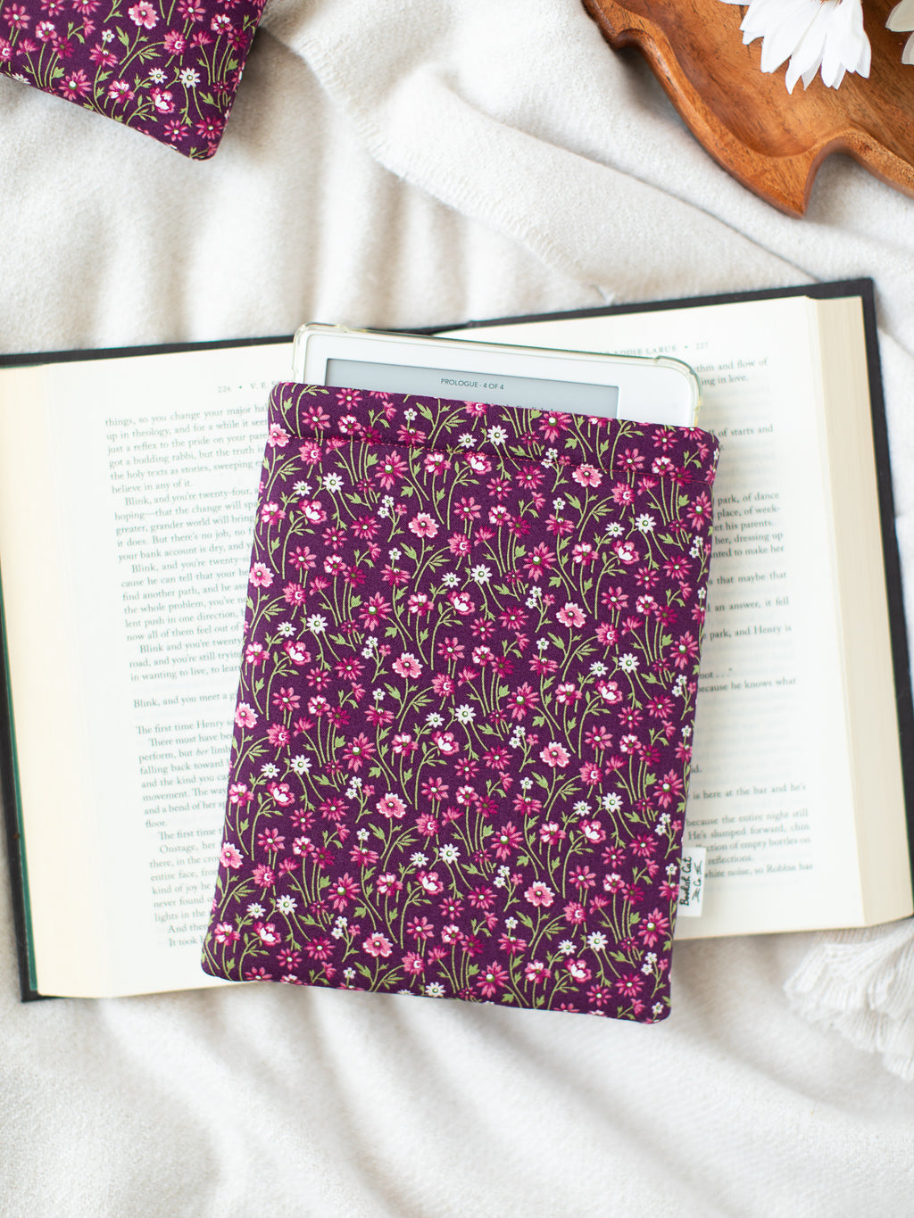 Wildflowers in Deep Mauve Book Sleeve