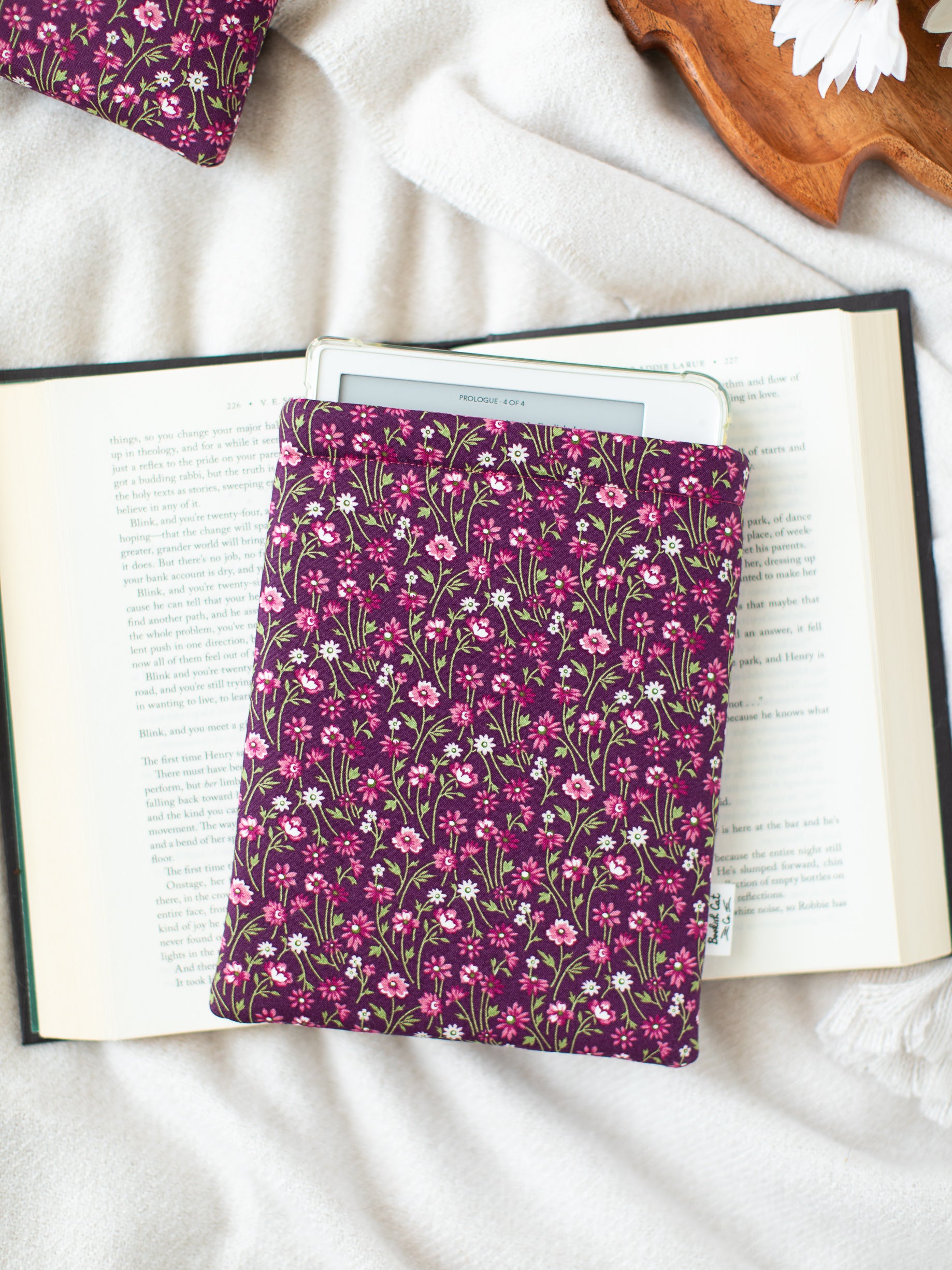 Wildflowers in Deep Mauve Book Sleeve