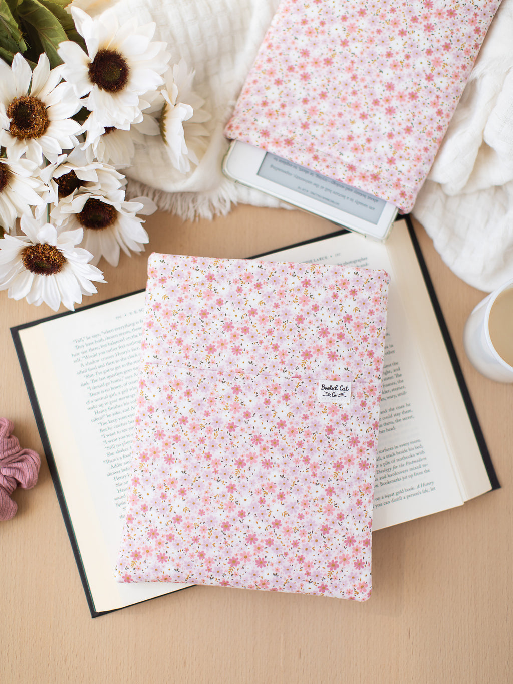 Pink Daisy Book Sleeve