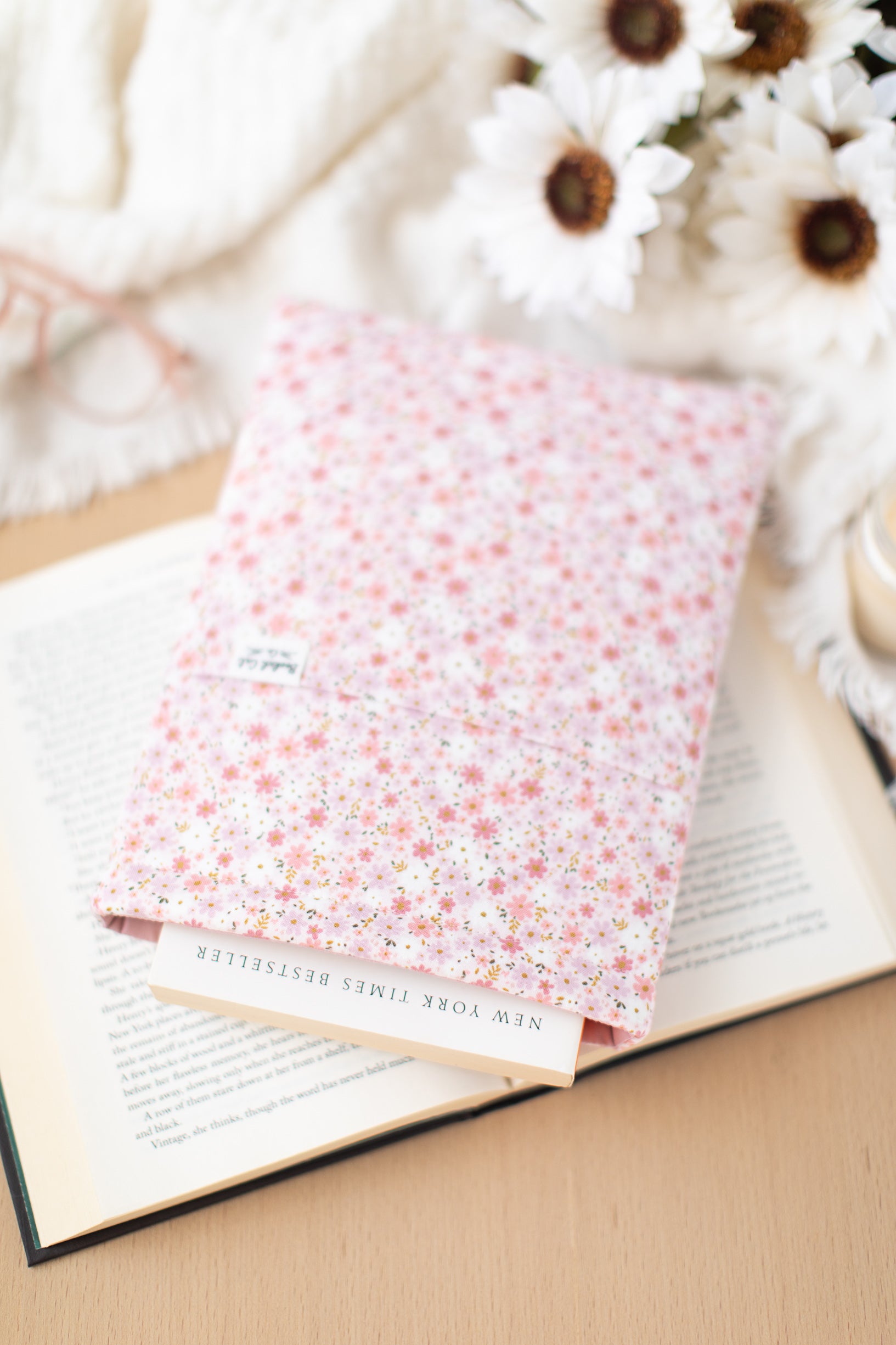 Pink Daisy Book Sleeve